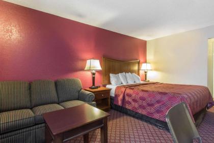 Econo Lodge Inn & Suites Joplin - image 4