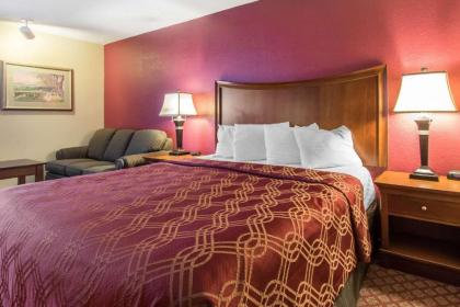 Econo Lodge Inn & Suites Joplin - image 9