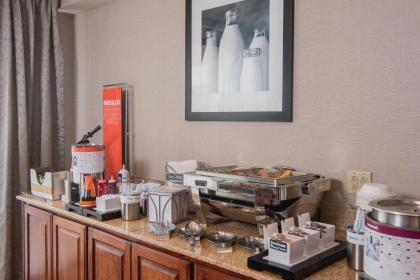 Hampton Inn Joplin - image 4