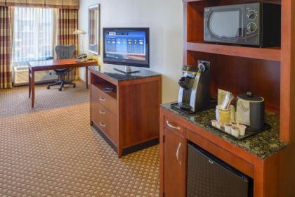 Hilton Garden Inn Joplin - image 10