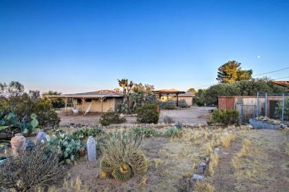 Joshua Tree House - 5 Miles to National Park! - image 14