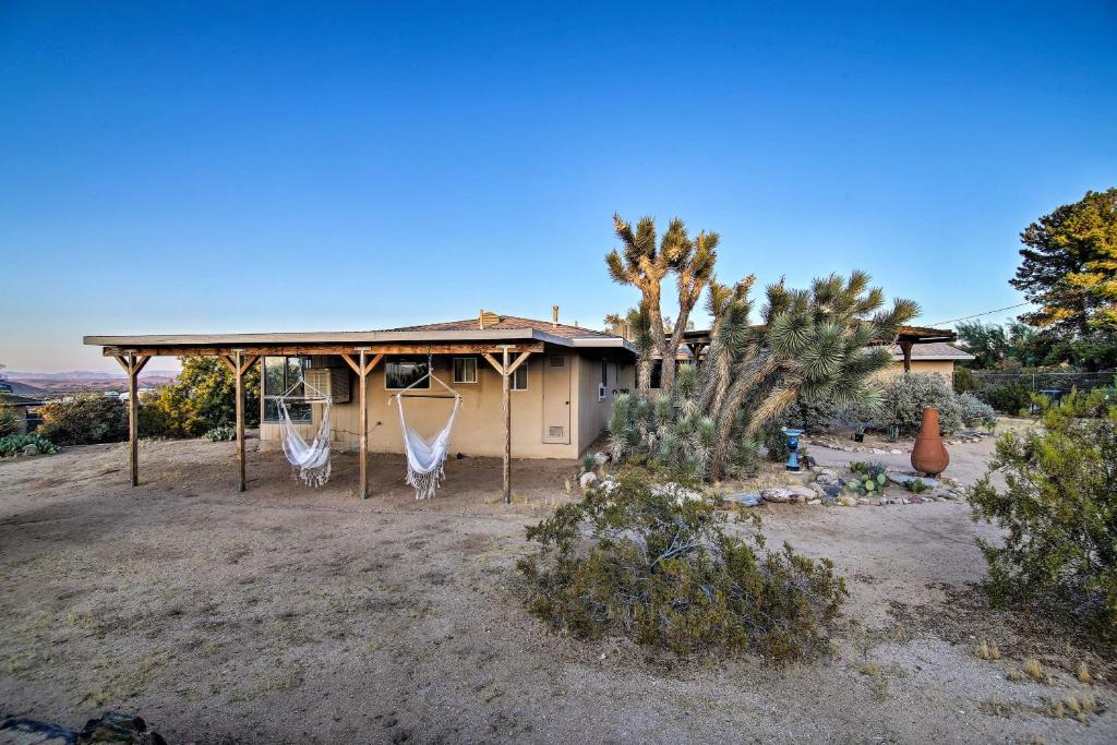 Joshua Tree House - 5 Miles to National Park! - image 2