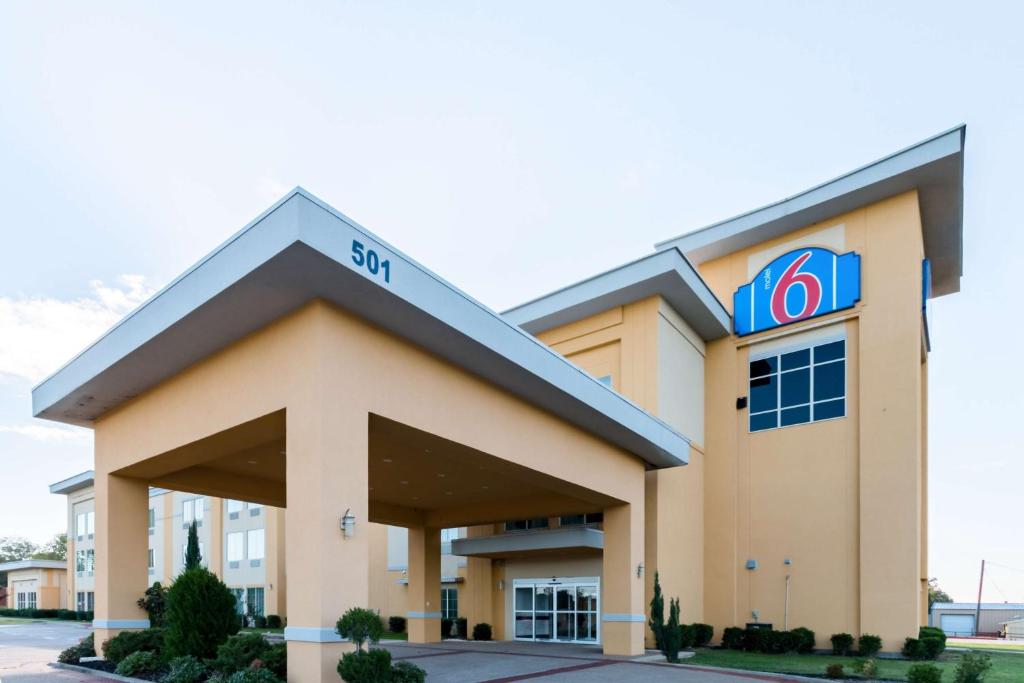 Motel 6-Joshua TX - main image