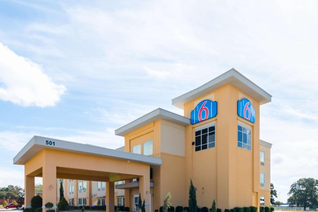 Motel 6-Joshua TX - image 7