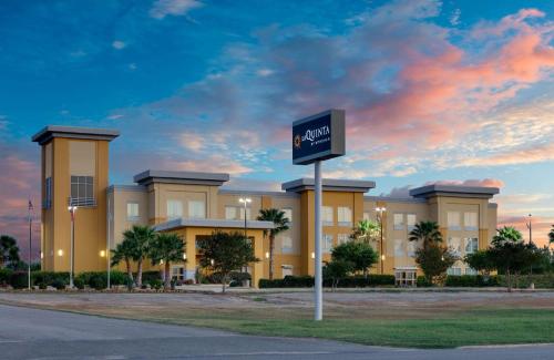 La Quinta Inn & Suites by Wyndham Jourdanton - Pleasanton - main image