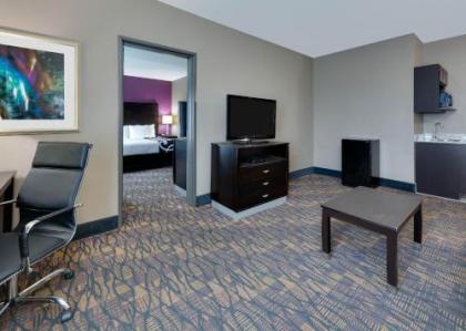 La Quinta Inn & Suites by Wyndham Jourdanton - Pleasanton - image 3