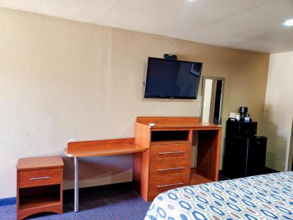 Budget Host Inn - image 15