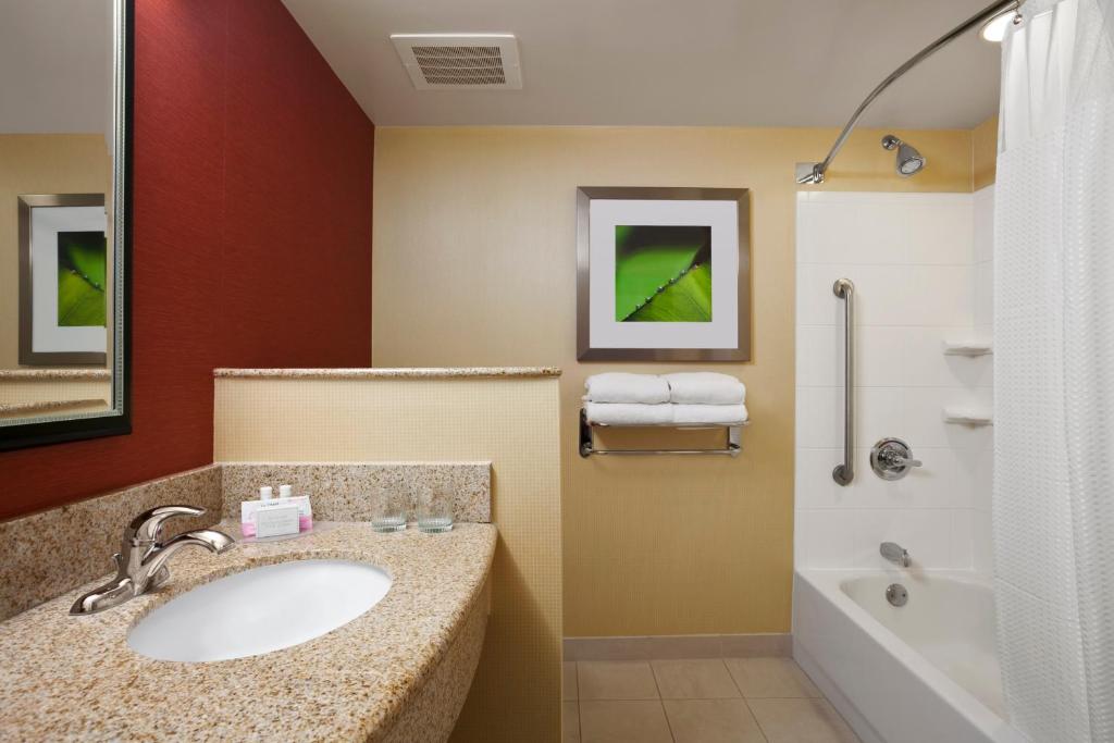 Courtyard by Marriott Junction City - image 2