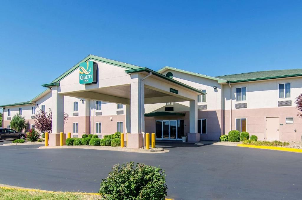 Quality Inn Junction City near Fort Riley - main image