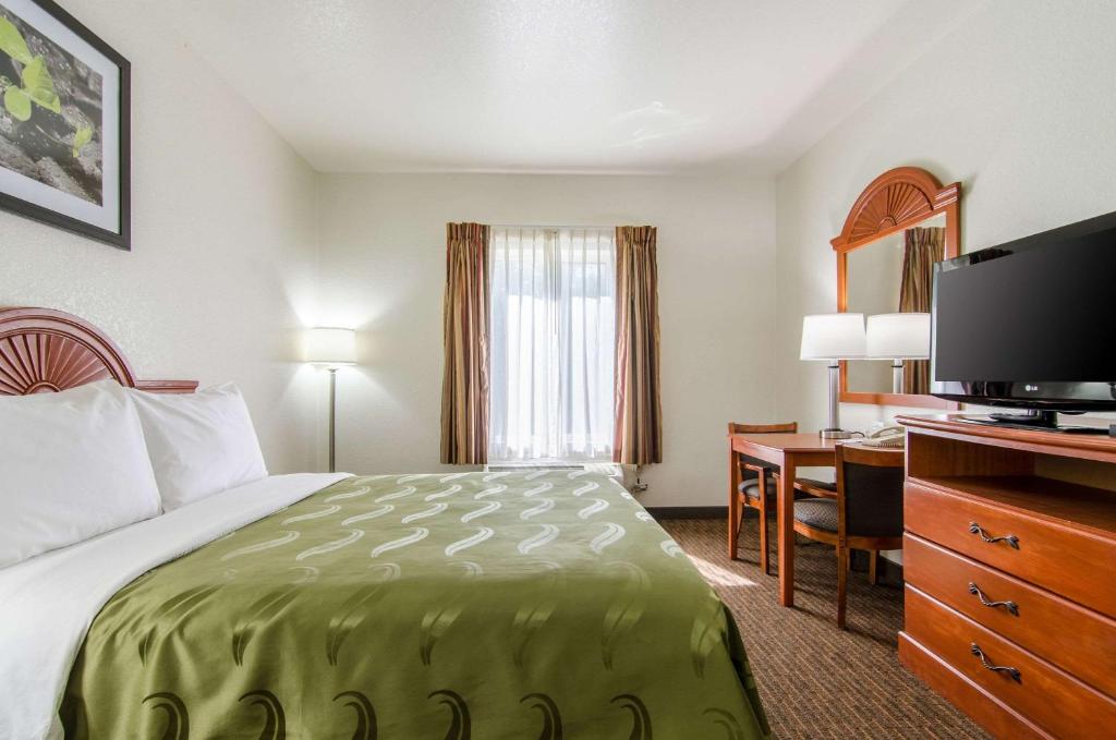 Quality Inn Junction City near Fort Riley - image 6