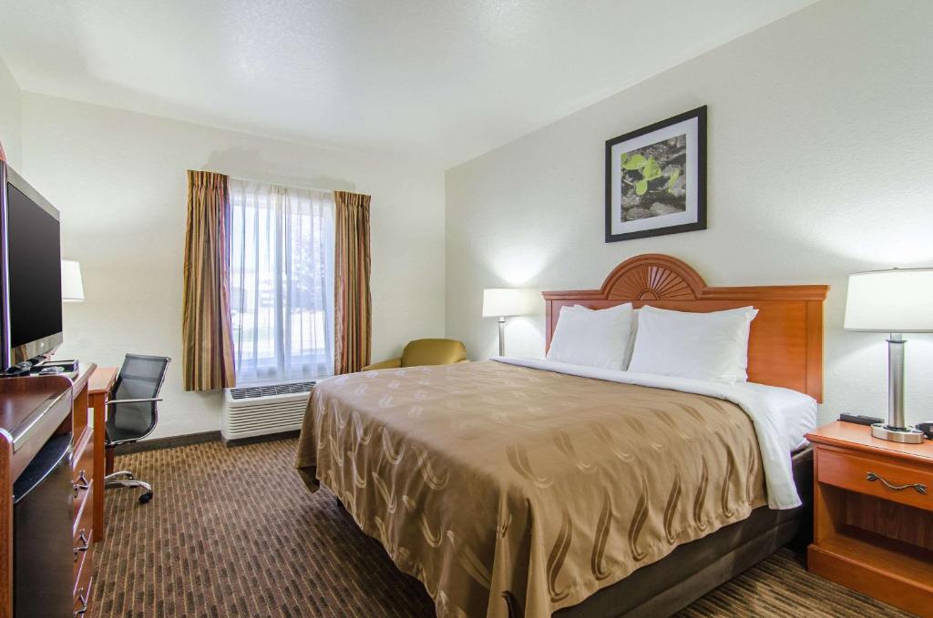 Quality Inn Junction City near Fort Riley - image 7