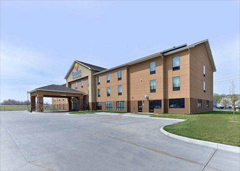 Holiday Inn Express & Suites Junction City - main image