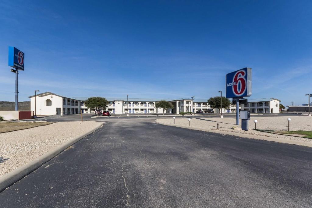 Motel 6-Junction TX - image 4