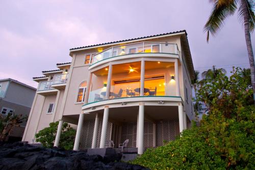 Hale Honu - Spectacular Oceanfront Home w/ central A/C Wading Pool & Hottub - main image