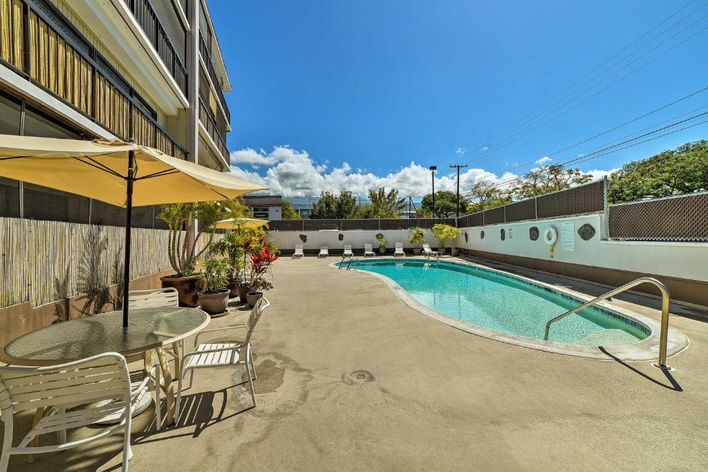 Downtown Kailua-Kona Condo with AC Walk to Beach and Bars - image 4