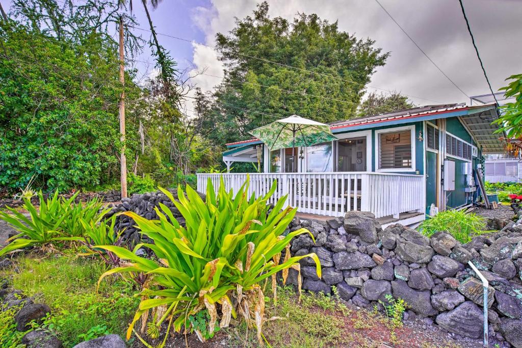 Kailua-Kona House with Oceanfront Deck and View - image 3