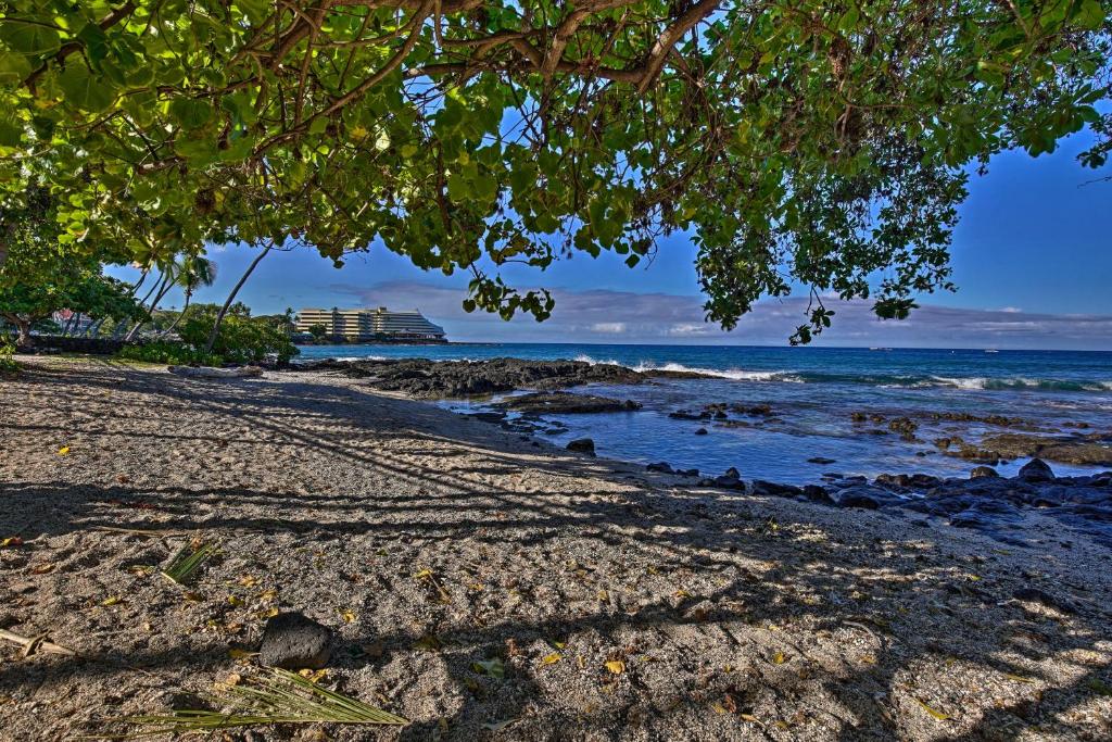 Oceanfront Kailua-Kona Islander Studio with Private Lanai - image 4