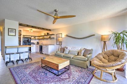 Big Island Condo Pool Access 1 Mi to Beach!