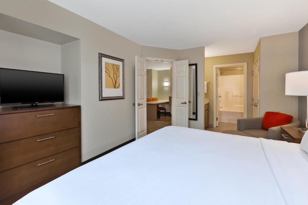 Staybridge Suites Kalamazoo an IHG Hotel - image 2