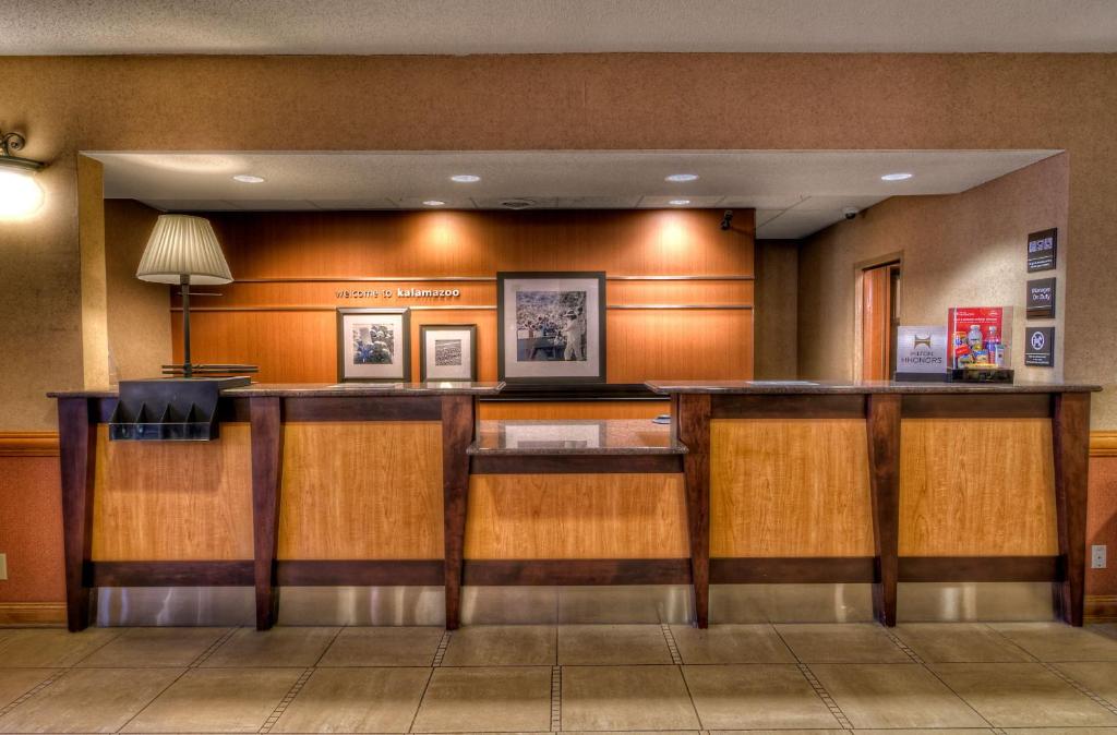 Hampton Inn & Suites Kalamazoo-Oshtemo - image 7