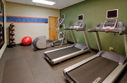 Hampton Inn & Suites Kalamazoo-Oshtemo - image 9