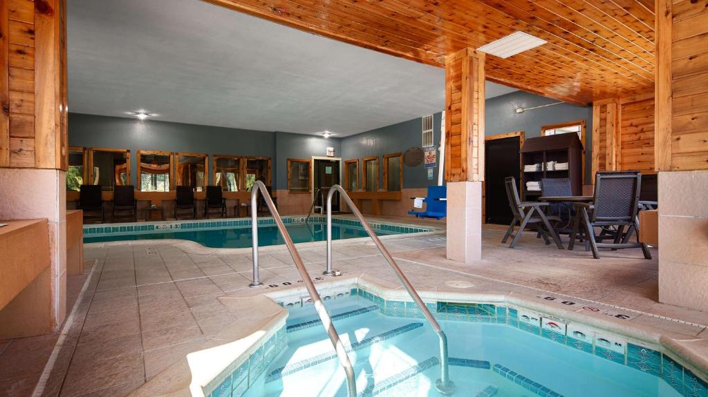 Best Western Plus Kalamazoo Suites - image 4