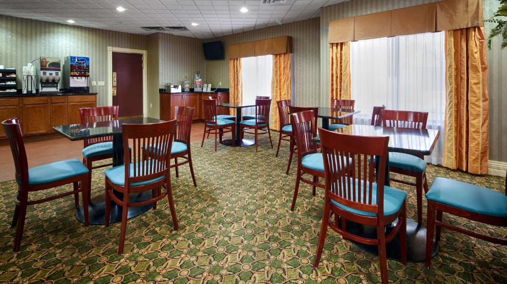 Best Western Plus Kalamazoo Suites - image 7