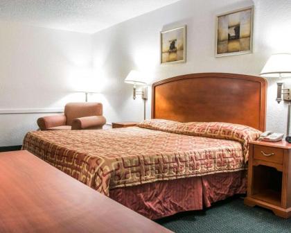 Econo Lodge Kalamazoo - image 12