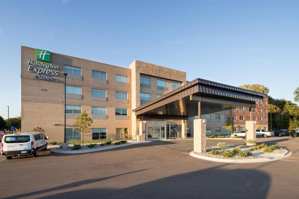 Holiday Inn Express & Suites - Kalamazoo West an IHG Hotel - main image