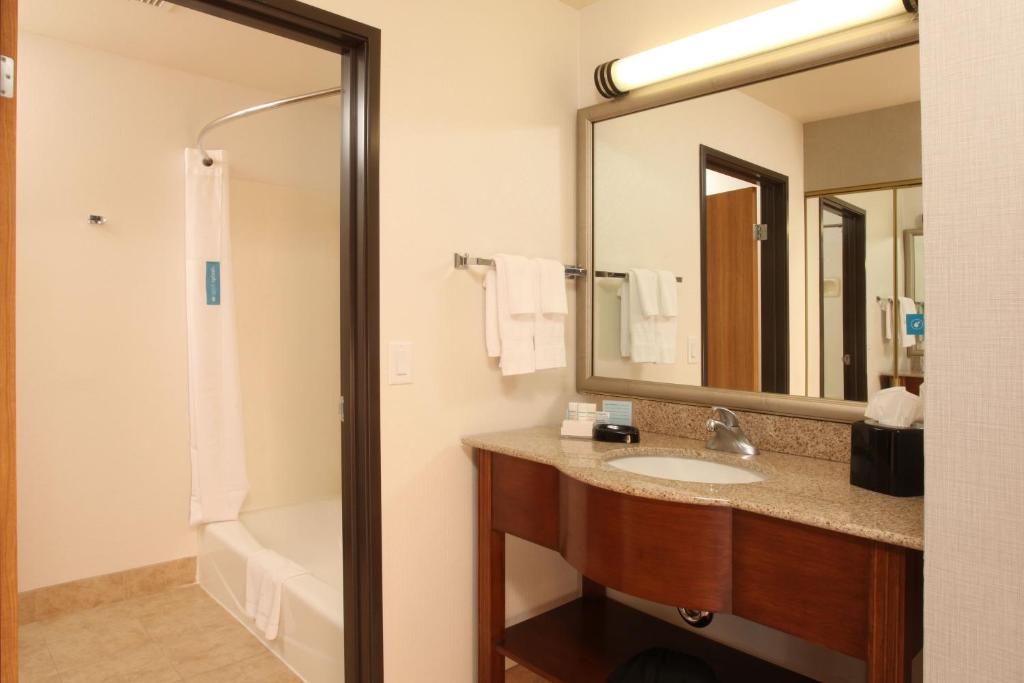 Hampton Inn Kalispell - image 7