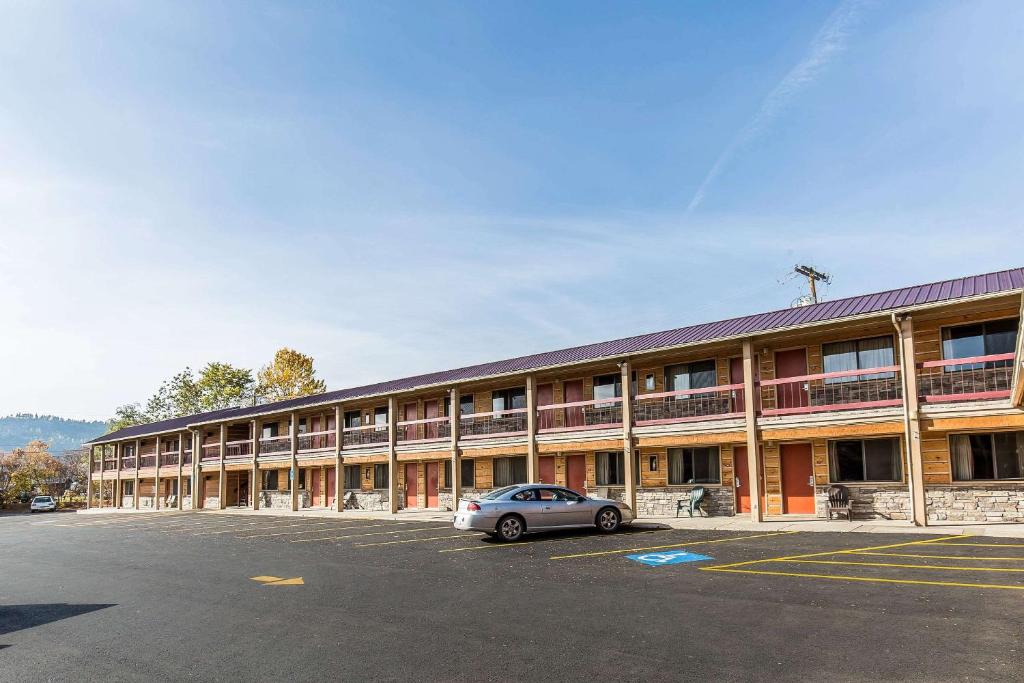 Econo Lodge Inn & Suites Kalispell - main image