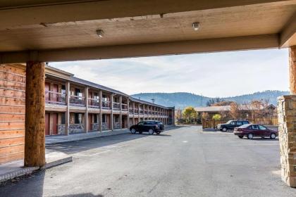 Econo Lodge Inn & Suites Kalispell - image 2