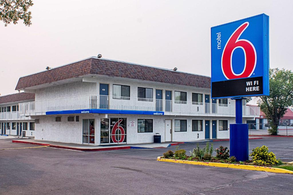 Motel 6-Kalispell MT - image 2