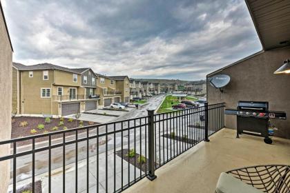 Modern Townhome with Grill - 6 Mi to Park City! - image 11