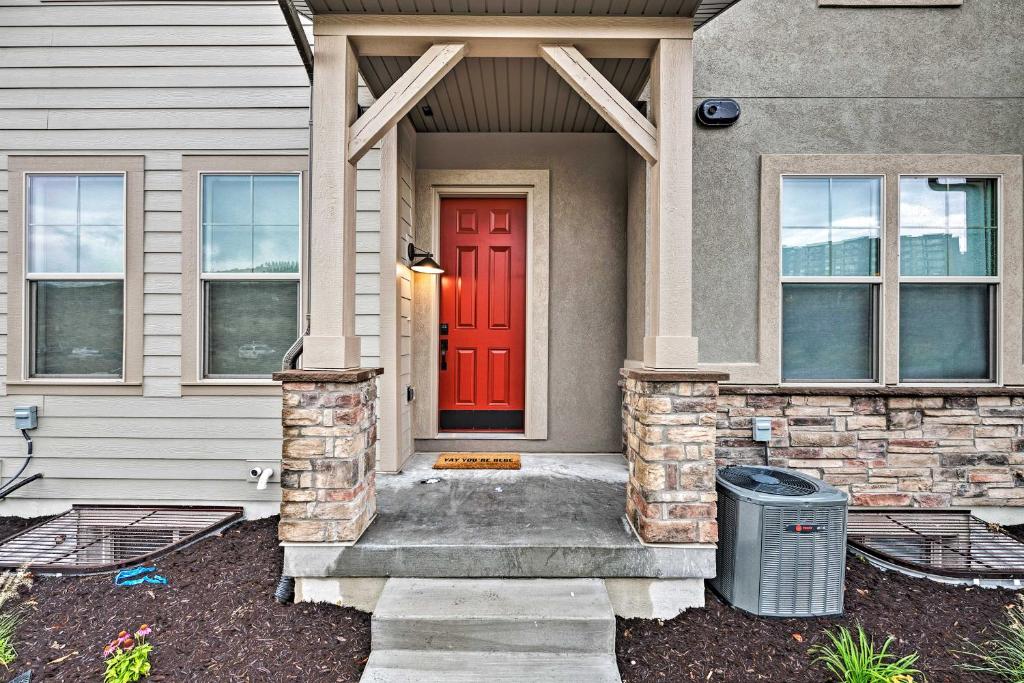 Modern Townhome with Grill - 6 Mi to Park City! - image 3