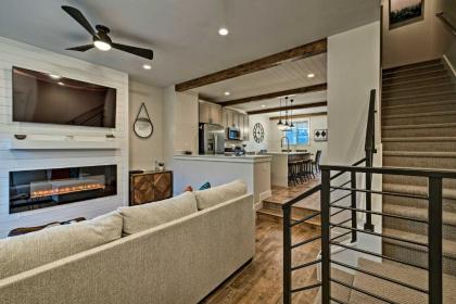 Modern Townhome with Grill - 6 Mi to Park City! - image 5