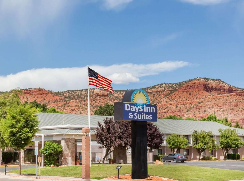 Days Inn & Suites by Wyndham Kanab - main image