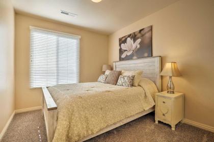 Quiet and Updated Kanab Townhome - Near Zion NP - image 11