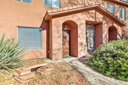 Quiet and Updated Kanab Townhome - Near Zion NP - image 2