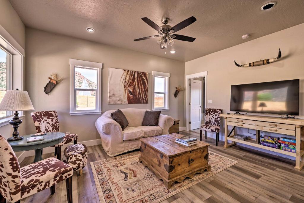 Quiet Kanab Home with Panoramic Views and Porch! - main image