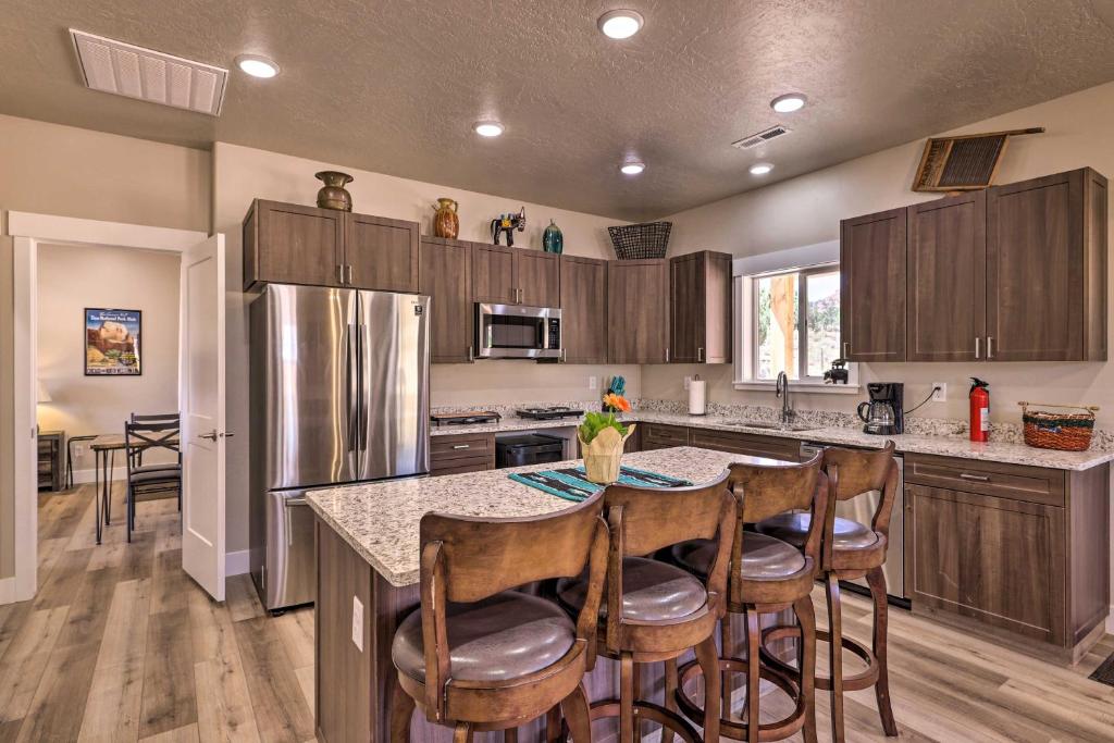 Quiet Kanab Home with Panoramic Views and Porch! - image 2