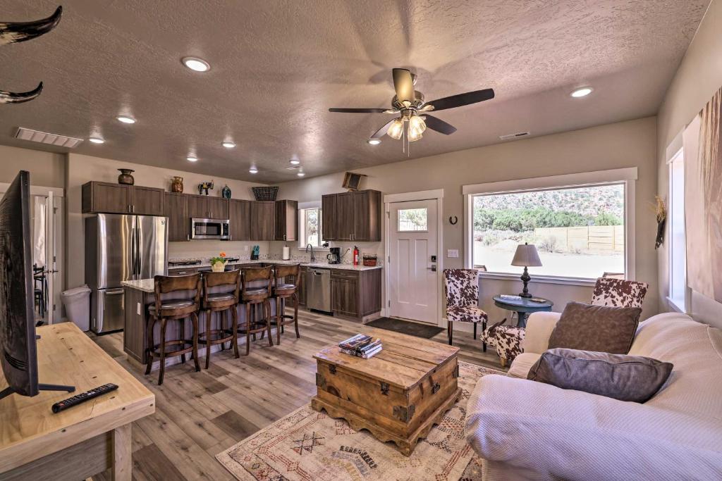 Quiet Kanab Home with Panoramic Views and Porch! - image 3