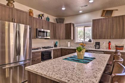 Quiet Kanab Home with Panoramic Views and Porch! - image 8