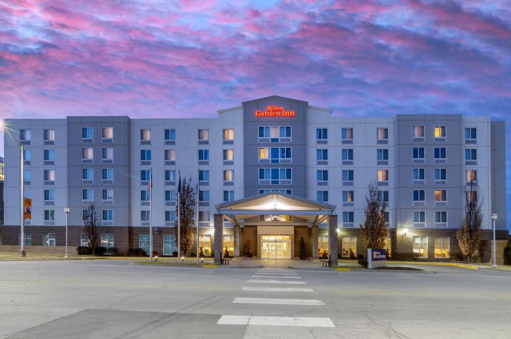 Hilton Garden Inn Kansas City/Kansas - image 2