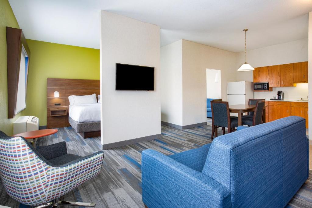 Holiday Inn Express Kansas City - at the Legends! an IHG Hotel - image 4