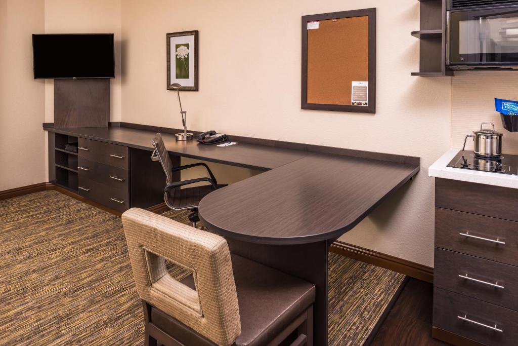 Candlewood Suites Kansas City an IHG Hotel - image 6