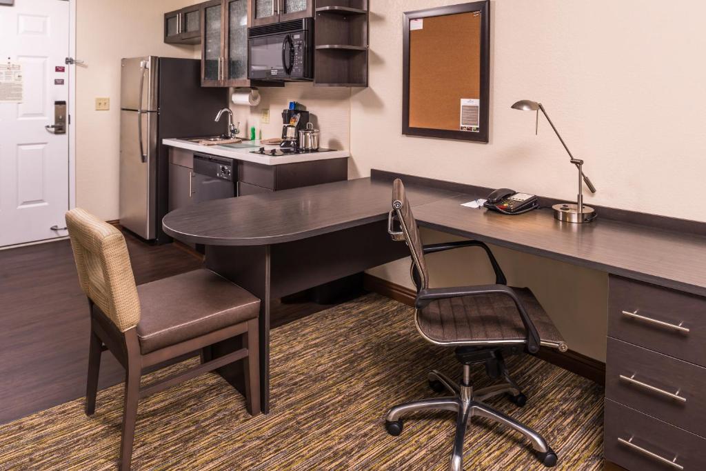 Candlewood Suites Kansas City an IHG Hotel - image 7