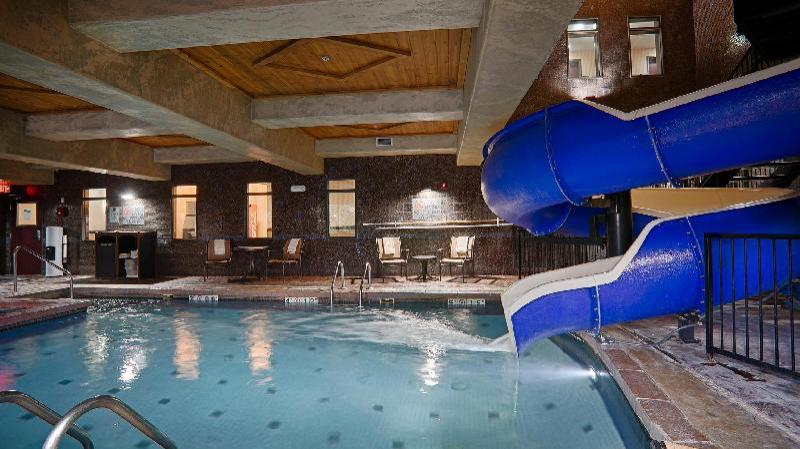 Best Western Premier Kansas City Speedway Inn & Suites - image 3