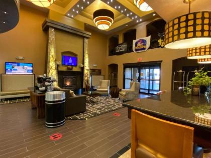 Best Western Premier Kansas City Speedway Inn & Suites - image 8