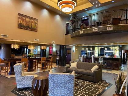 Best Western Premier Kansas City Speedway Inn & Suites - image 9